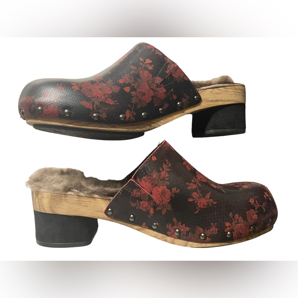 Handcrafted Clogs - Picture 3 of 9
